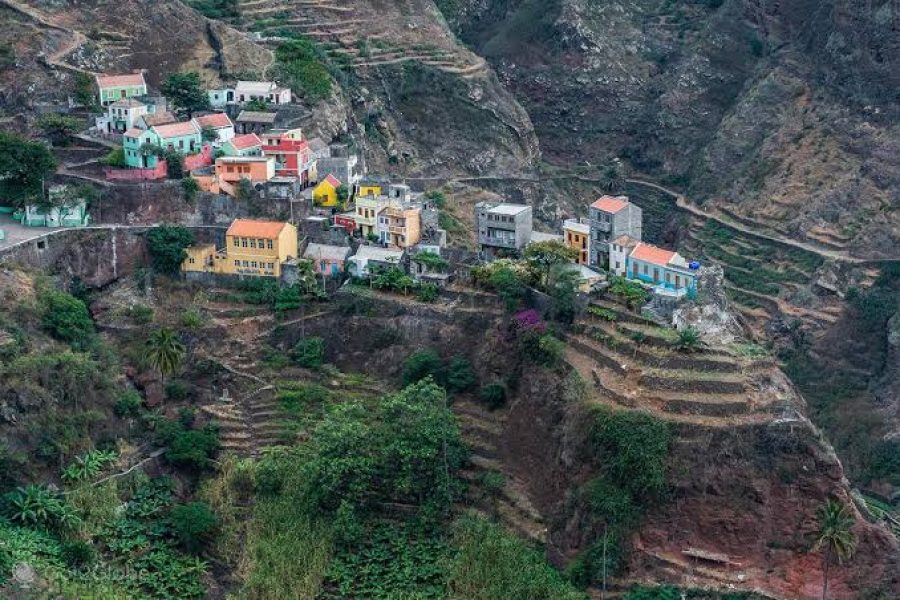 Santo Antão: Ponta do Sol & Fontainhas Guided Trip with Hike